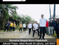 Presiden Indonesia Meninjau Jalan Rusak Yang Berada di Desa Sialang Taji Labura