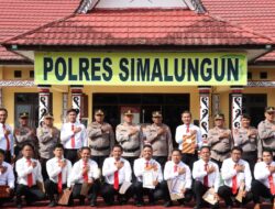Tiga Pejabat Utama dan Personil Berprestasi Terima Penghargaan Dari Kapolres Simalungun