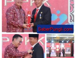 Peringatan Harganas ke 30 Bupati Simalungun Terima Manggala Karya Kencana Dari BKKBN