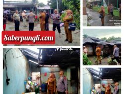 Kapolsek Sebalwan Bantu Evakuasi Korban Angin Puting Beliung Terjang Perumahan, 10 Rumah Alami Kerusakan Parah
