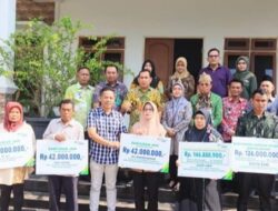 Wako Serahkan Secara Simbolis Penerima Manfaat BPJS Ketenagakerjaan