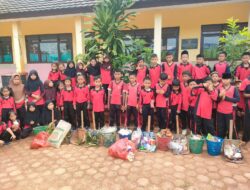 SD Negeri 3 Datar Lebuay Melakukan Bersih Bersih Lingkungan Sekolah