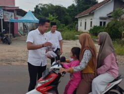 Sat Narkoba Polres Tulang Bawang Barat Bagikan Takjil dalam Kegiatan Polri Peduli Masyarakat