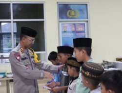 Bukber Bersama Anak Yatim, Kapolres Tulang Bawang Barat Bagikan Santunan