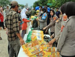 Bantu Kebutuhan Masyarakat Jelang Lebaran, Polres Tulang Bawang Barat Gelar Bazar Pasar Murah.