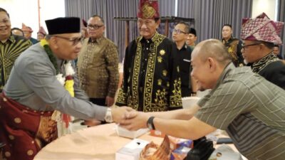 Yopi Karim (YOK) Hadiri Acara Penganugerahan Gelar Adat Wamen Ketenaga Kerjaan RI