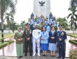 Jelang HUT Ke-79 TNI Tahun 2024 Prajurit Dan PNS TNI Wilayah Lampung melaksanakan Ziarah Nasional.