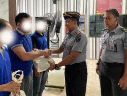 Kepala Lapas Karang Intan Pimpin Langsung Bakti Sosial