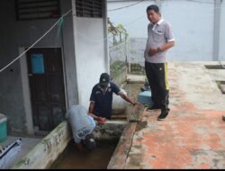 Warga Binaan Lapas Banjarmasin Lakukan Perawatan Kolam Lele Secara Rutin