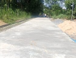 Desa Karang Mulya Mulai Melaksanakan Pembangunan Rabat beton Alokasi Anggaran Dena Desa Tahun 2025