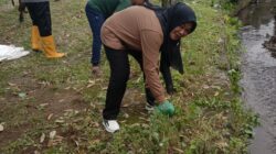 Giat Jumat Bersih Rutin di Kelurahan Penengahan, Ibu Lurah Pimpin Langsung Bersama Jajaran dan Masyarakat