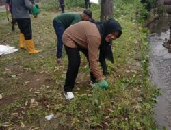Giat Jumat Bersih Rutin di Kelurahan Penengahan, Ibu Lurah Pimpin Langsung Bersama Jajaran dan Masyarakat