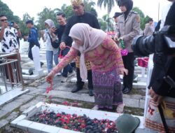 Dalam Rangka HUT Kota Bandar Lampung Walikota Beserta Jajajaran Ziahrah Tabur Bunga di Taman Makam Pahlawan