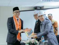 Gubernur Rahmat Mirzani Djausal Raih Predikat Lulusan Terbaik Program Profesi Insinyur Fakultas Teknik Universitas Lampung Periode April 2026