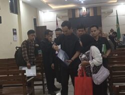 Tuntut Dibebaskan, Terdakwa Kasus Hutan Kota Lampung Tengah Bacakan Pledoi, Surat Zeezee untuk Majelis Hakim Sentuh Ruang Sidang