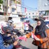 Sambut Hari Kemerdekaan Eva Dwiana Bagikan 10 Ribu Bendera Merah Putih ke Warga