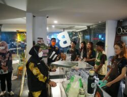 Wali Kota Bandar Lampung Bagikan Masker kepada Pengguna Jalan, Warga Diminta Waspada Abu Vulkanik